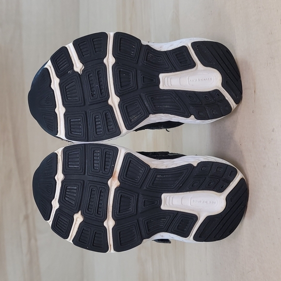 New Balance 680v5 TechRide Black/White Toddler Running Shoes - Picture 9 of 10